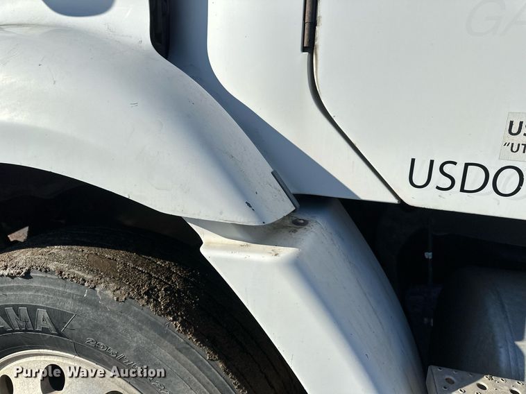 image for item DV0613 2007 Freightliner  Cascadia flatbed truck with mud mixing system