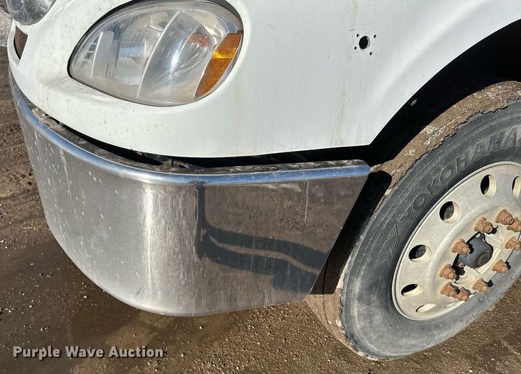 image for item DV0613 2007 Freightliner  Cascadia flatbed truck with mud mixing system