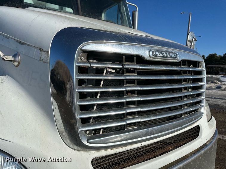 image for item DV0613 2007 Freightliner  Cascadia flatbed truck with mud mixing system