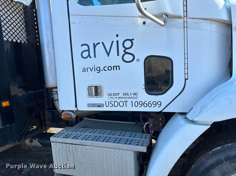 image for item DV0613 2007 Freightliner  Cascadia flatbed truck with mud mixing system