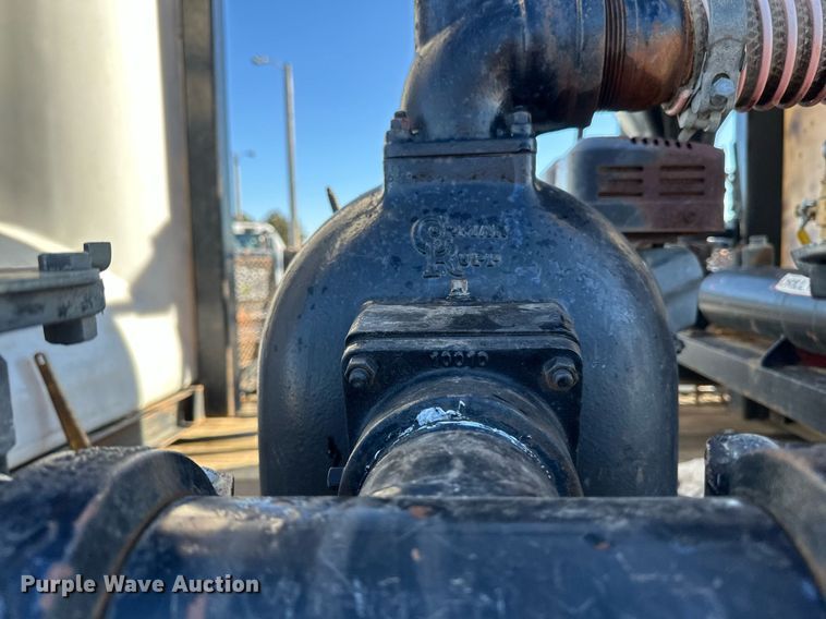 image for item DV0613 2007 Freightliner  Cascadia flatbed truck with mud mixing system