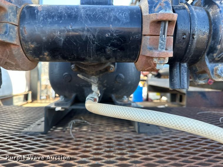 image for item DV0613 2007 Freightliner  Cascadia flatbed truck with mud mixing system