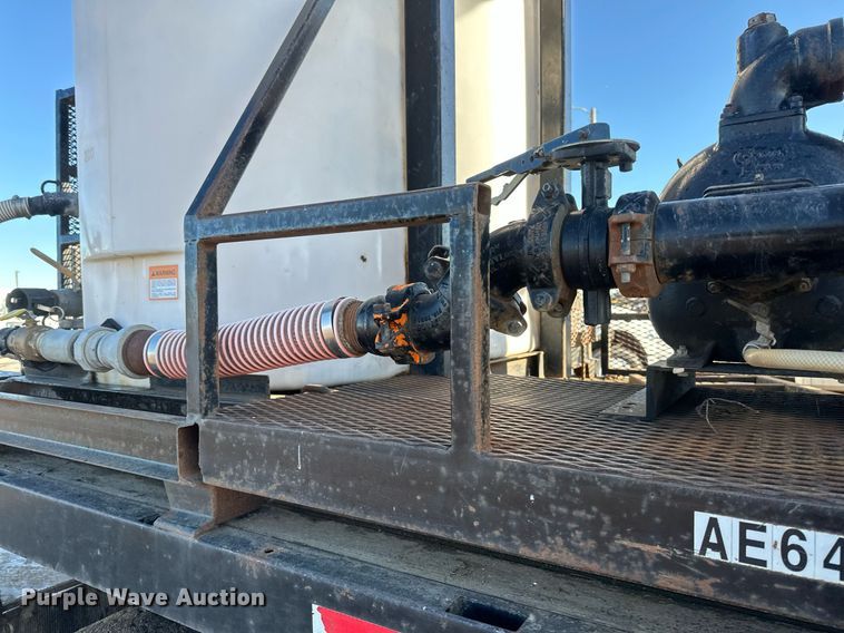 image for item DV0613 2007 Freightliner  Cascadia flatbed truck with mud mixing system