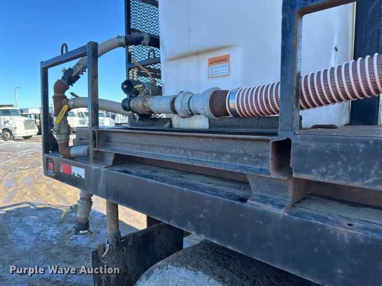 image for item DV0613 2007 Freightliner  Cascadia flatbed truck with mud mixing system