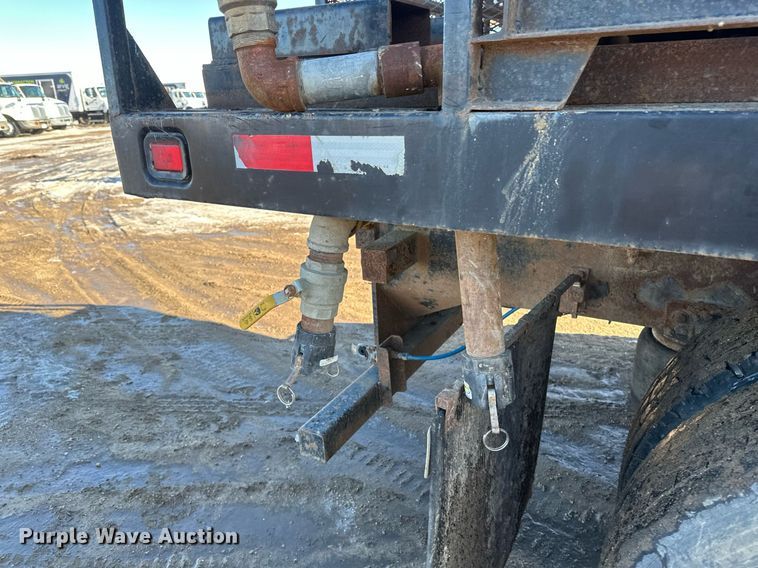 image for item DV0613 2007 Freightliner  Cascadia flatbed truck with mud mixing system