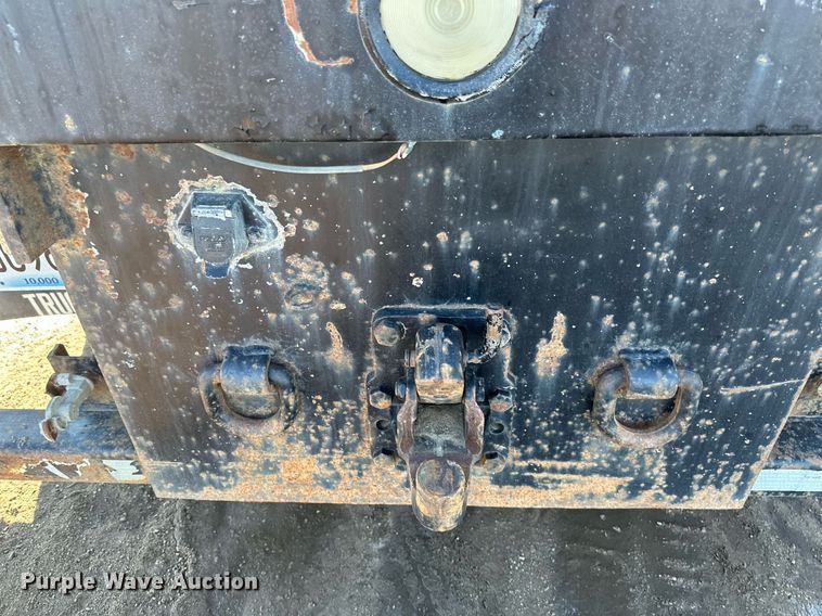 image for item DV0613 2007 Freightliner  Cascadia flatbed truck with mud mixing system