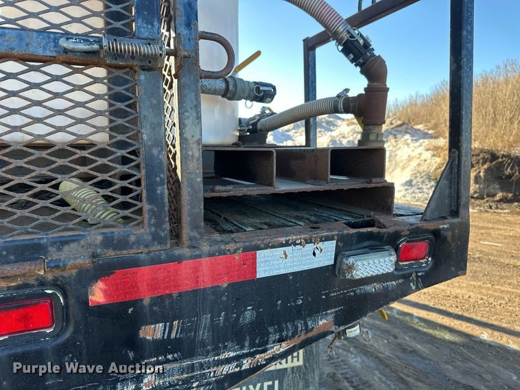 image for item DV0613 2007 Freightliner  Cascadia flatbed truck with mud mixing system