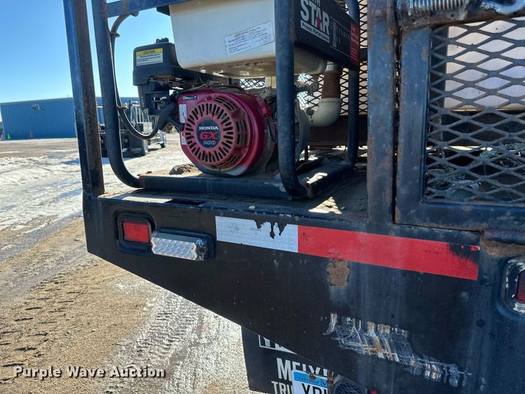 image for item DV0613 2007 Freightliner  Cascadia flatbed truck with mud mixing system