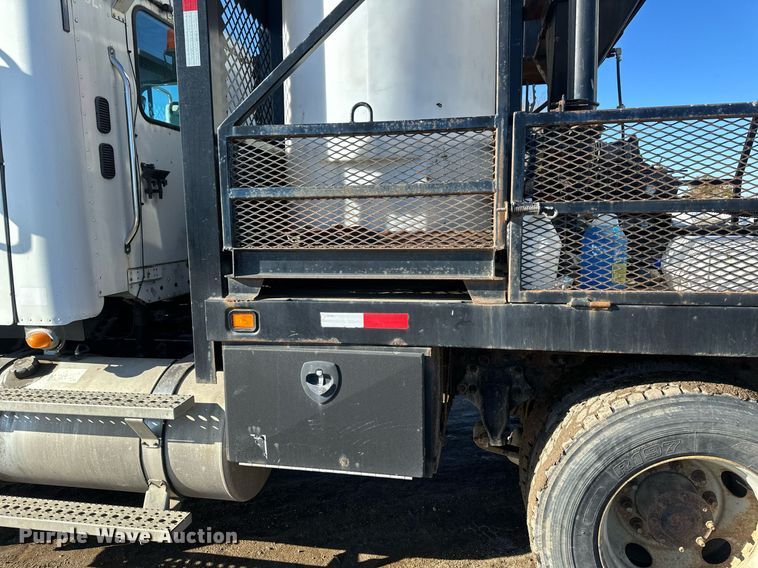 image for item DV0613 2007 Freightliner  Cascadia flatbed truck with mud mixing system