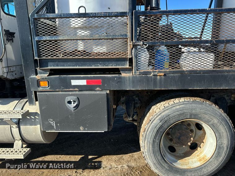 image for item DV0613 2007 Freightliner  Cascadia flatbed truck with mud mixing system