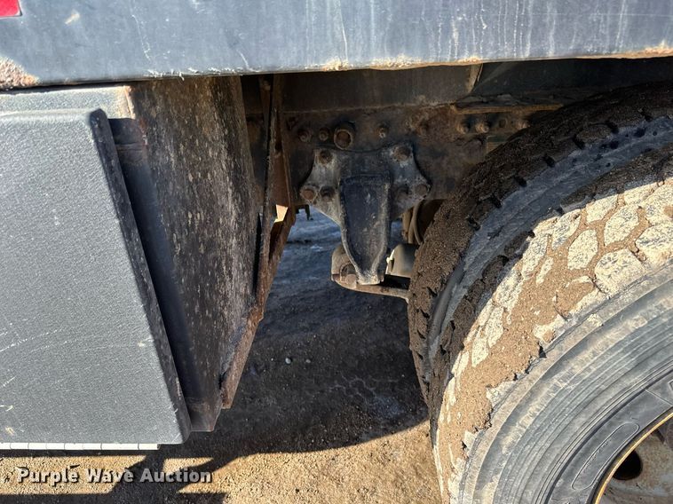 image for item DV0613 2007 Freightliner  Cascadia flatbed truck with mud mixing system