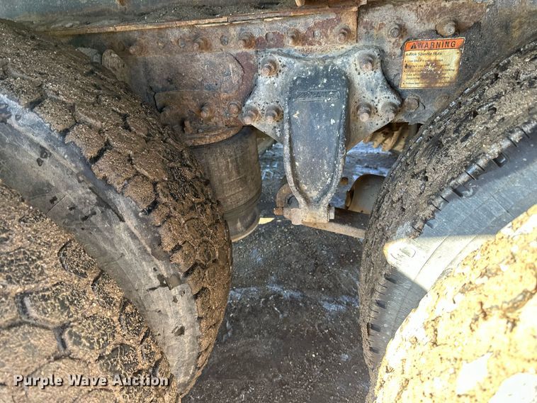 image for item DV0613 2007 Freightliner  Cascadia flatbed truck with mud mixing system