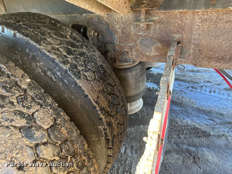 image for item DV0613 2007 Freightliner  Cascadia flatbed truck with mud mixing system