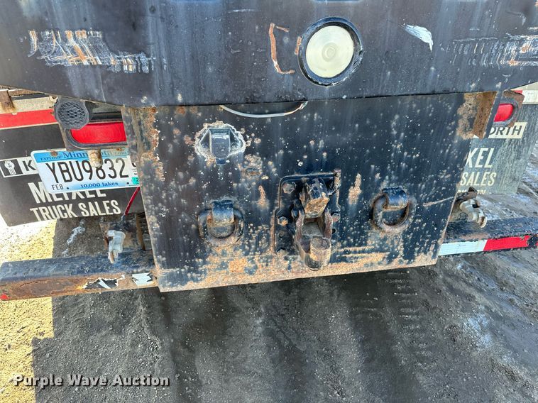 image for item DV0613 2007 Freightliner  Cascadia flatbed truck with mud mixing system