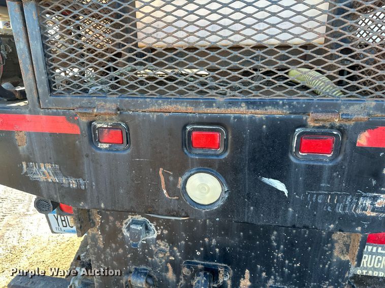 image for item DV0613 2007 Freightliner  Cascadia flatbed truck with mud mixing system