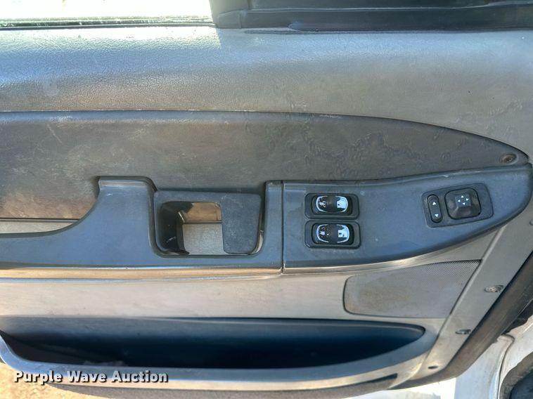 image for item DV0613 2007 Freightliner  Cascadia flatbed truck with mud mixing system