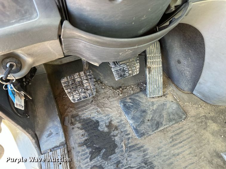 image for item DV0613 2007 Freightliner  Cascadia flatbed truck with mud mixing system