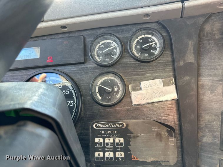 image for item DV0613 2007 Freightliner  Cascadia flatbed truck with mud mixing system