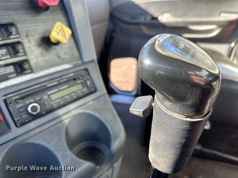 image for item DV0613 2007 Freightliner  Cascadia flatbed truck with mud mixing system