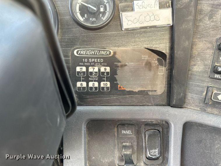 image for item DV0613 2007 Freightliner  Cascadia flatbed truck with mud mixing system