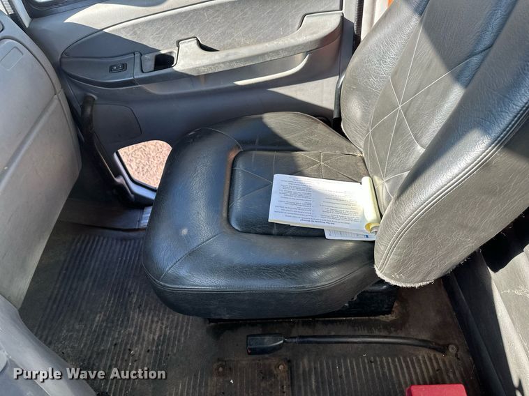 image for item DV0613 2007 Freightliner  Cascadia flatbed truck with mud mixing system