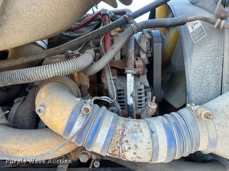 image for item DV0613 2007 Freightliner  Cascadia flatbed truck with mud mixing system