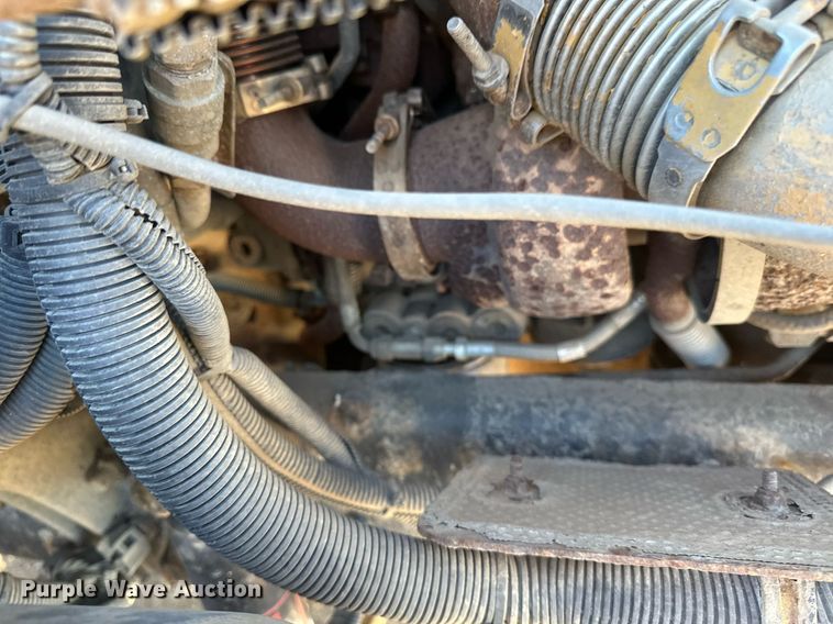 image for item DV0613 2007 Freightliner  Cascadia flatbed truck with mud mixing system