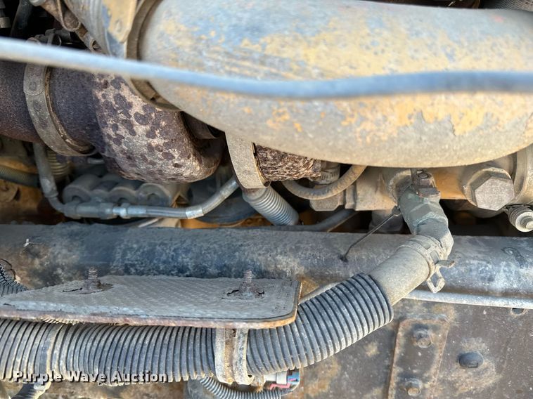 image for item DV0613 2007 Freightliner  Cascadia flatbed truck with mud mixing system