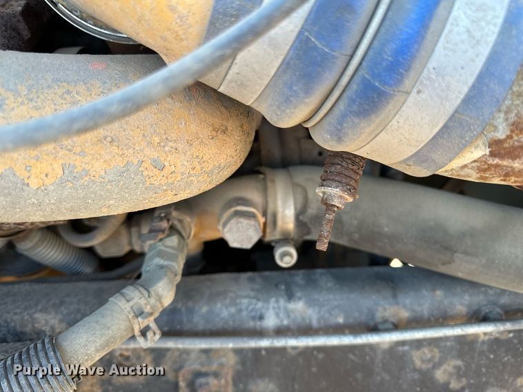 image for item DV0613 2007 Freightliner  Cascadia flatbed truck with mud mixing system