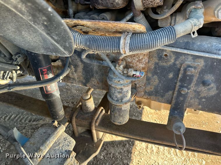 image for item DV0613 2007 Freightliner  Cascadia flatbed truck with mud mixing system