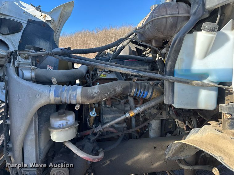 image for item DV0613 2007 Freightliner  Cascadia flatbed truck with mud mixing system