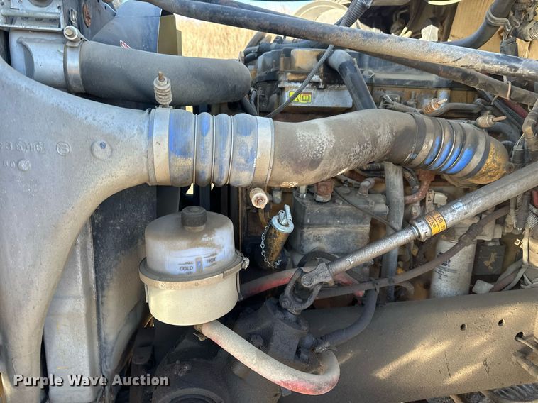 image for item DV0613 2007 Freightliner  Cascadia flatbed truck with mud mixing system