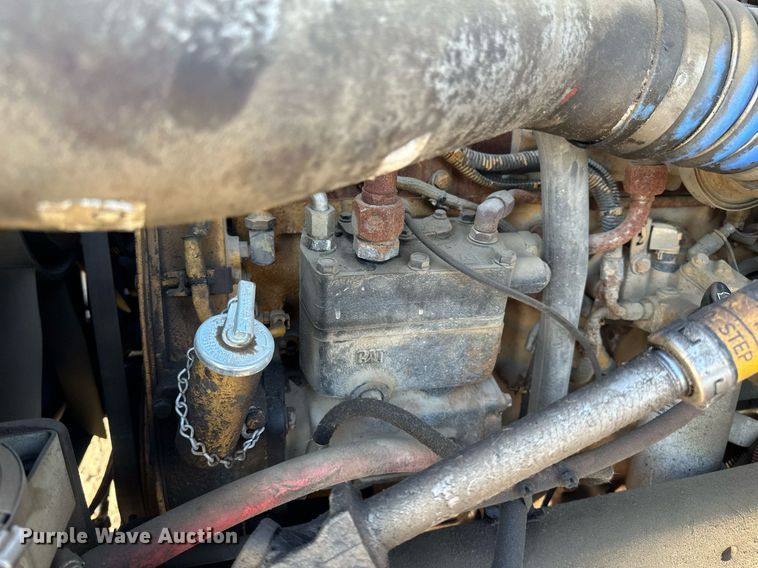 image for item DV0613 2007 Freightliner  Cascadia flatbed truck with mud mixing system