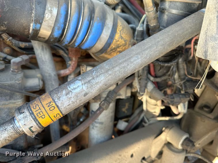 image for item DV0613 2007 Freightliner  Cascadia flatbed truck with mud mixing system