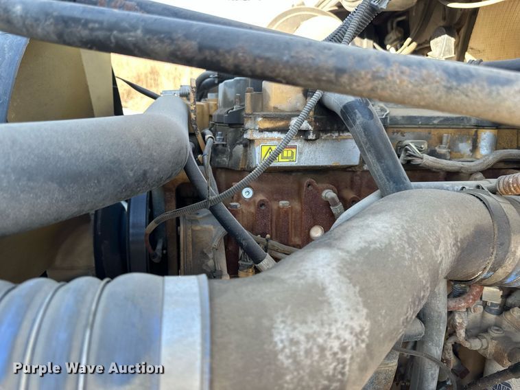 image for item DV0613 2007 Freightliner  Cascadia flatbed truck with mud mixing system