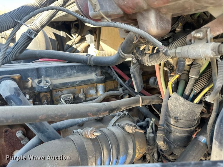 image for item DV0613 2007 Freightliner  Cascadia flatbed truck with mud mixing system