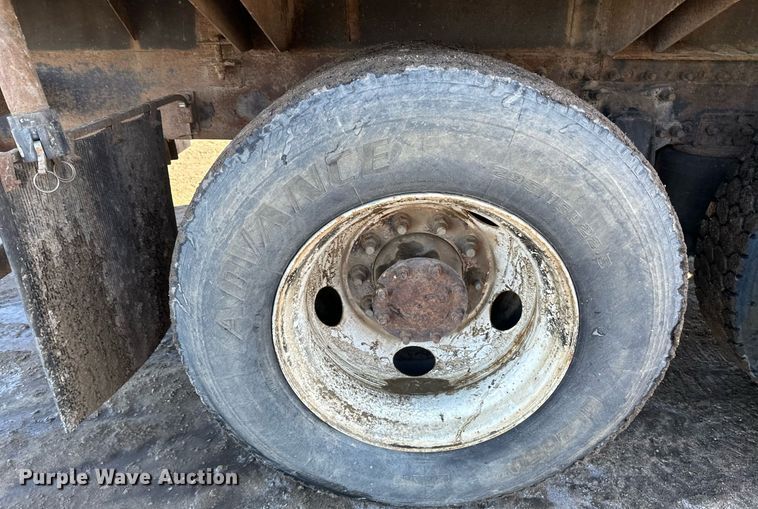 image for item DV0613 2007 Freightliner  Cascadia flatbed truck with mud mixing system