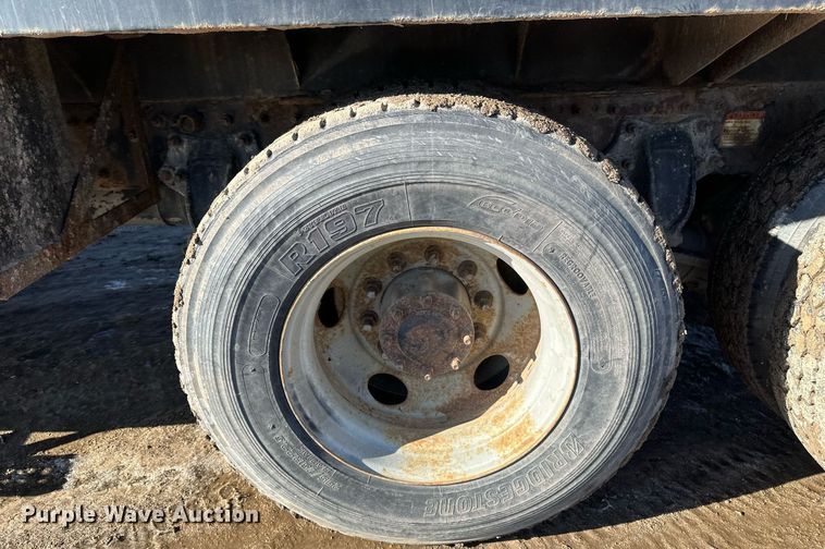 image for item DV0613 2007 Freightliner  Cascadia flatbed truck with mud mixing system