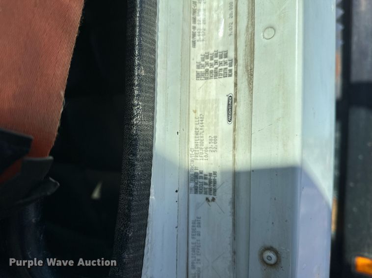 image for item DV0613 2007 Freightliner  Cascadia flatbed truck with mud mixing system