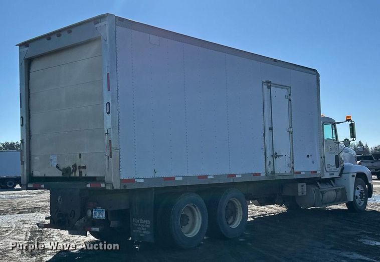 image for item DV0614 2000 Freightliner  FLD120 box truck