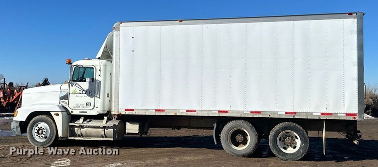 image for item DV0614 2000 Freightliner  FLD120 box truck