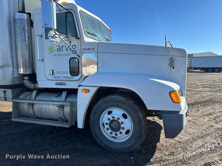 image for item DV0614 2000 Freightliner  FLD120 box truck