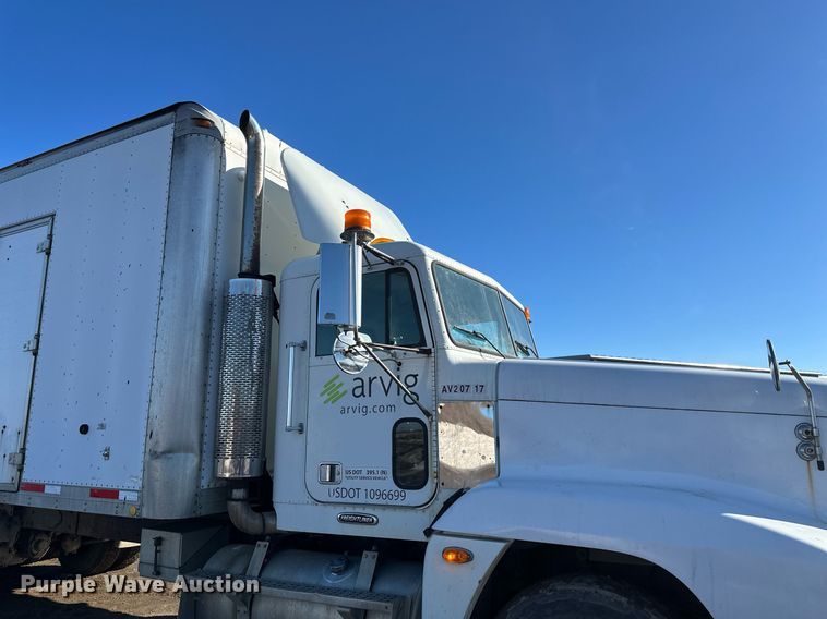 image for item DV0614 2000 Freightliner  FLD120 box truck