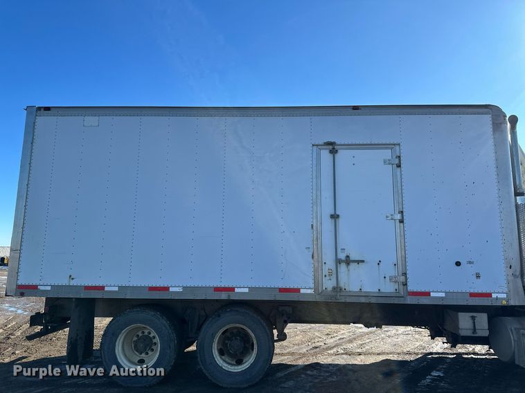 image for item DV0614 2000 Freightliner  FLD120 box truck