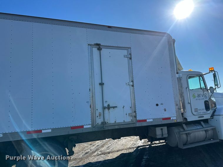 image for item DV0614 2000 Freightliner  FLD120 box truck