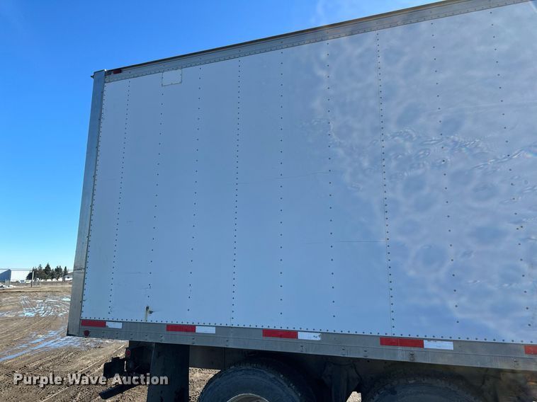 image for item DV0614 2000 Freightliner  FLD120 box truck