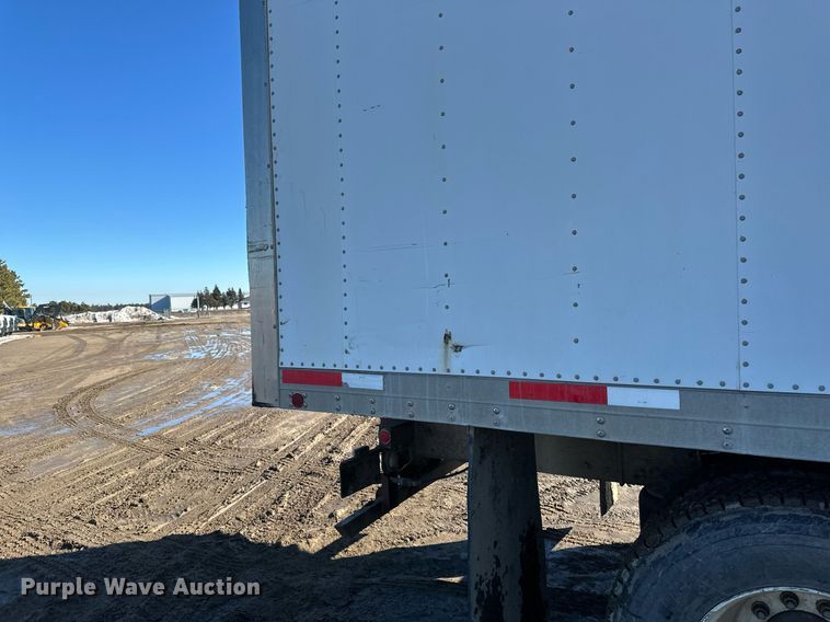 image for item DV0614 2000 Freightliner  FLD120 box truck