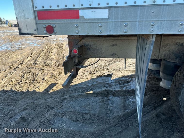 image for item DV0614 2000 Freightliner  FLD120 box truck