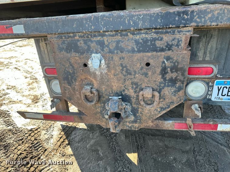 image for item DV0614 2000 Freightliner  FLD120 box truck