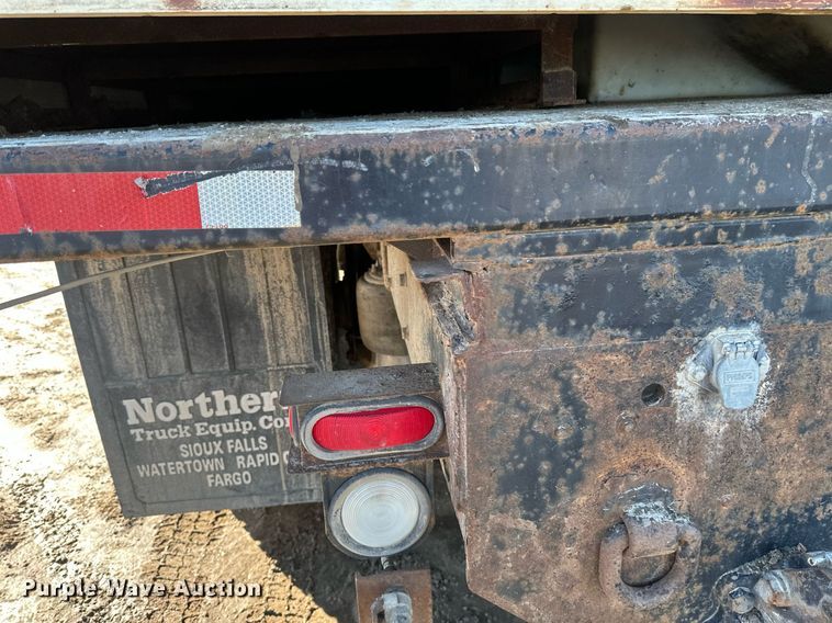 image for item DV0614 2000 Freightliner  FLD120 box truck